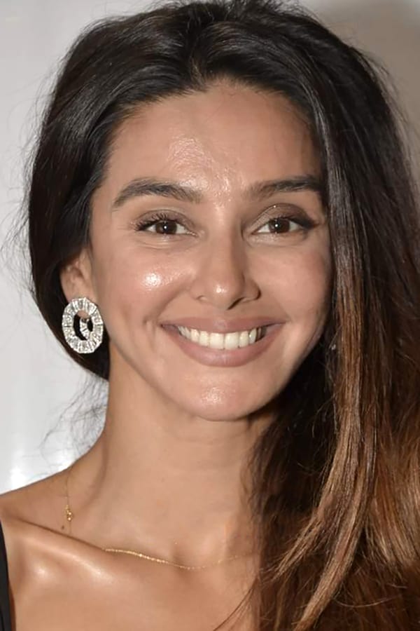 Shibani Dandekar.jpg