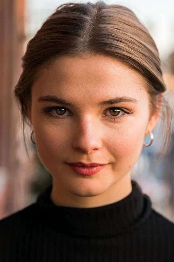 Stefanie Scott.jpg