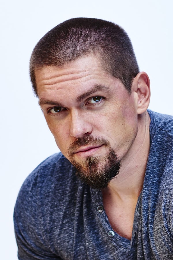 Steve Howey.jpg