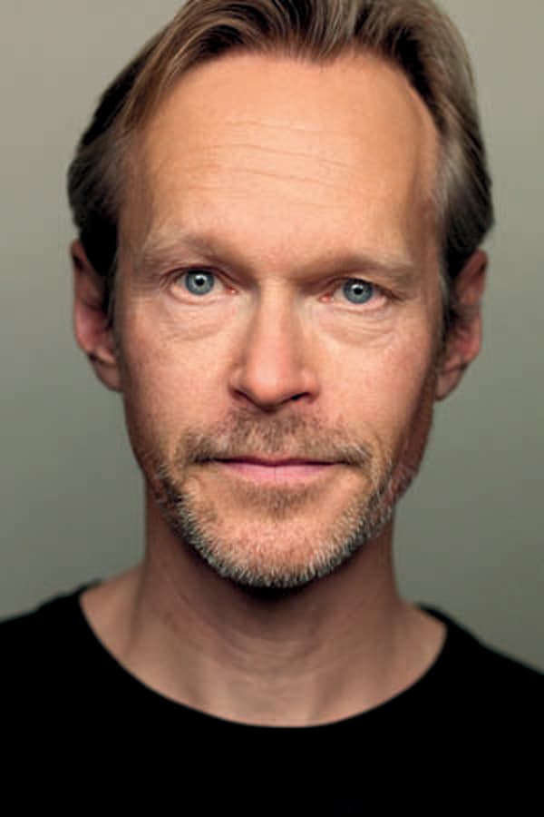 Steven Mackintosh.jpg