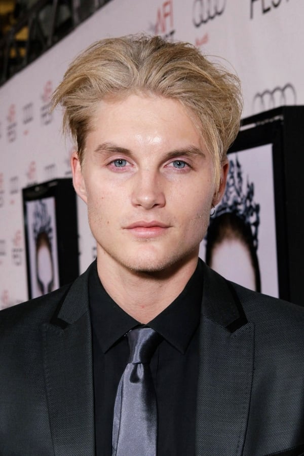 Toby Hemingway.jpg